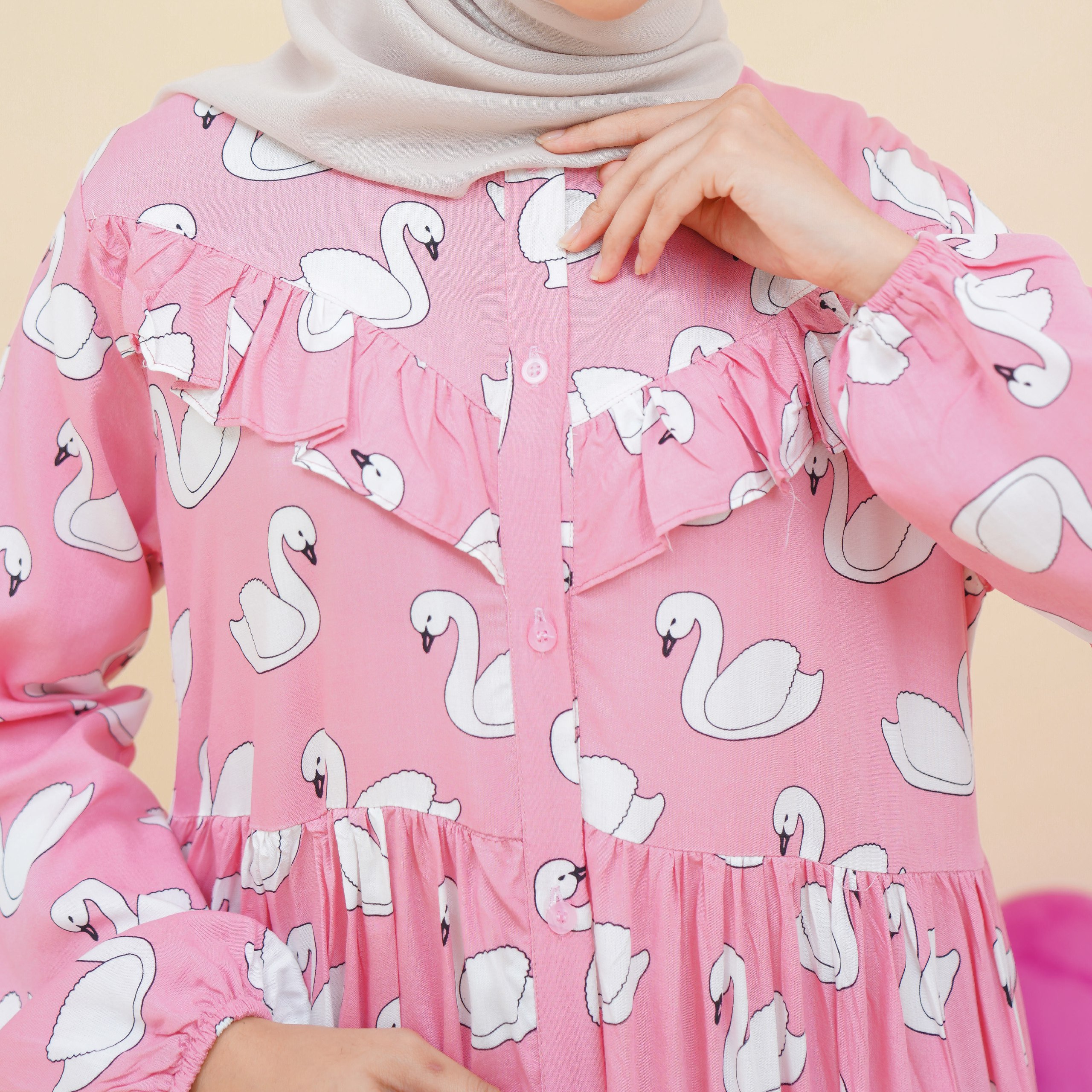 pink swan (1)