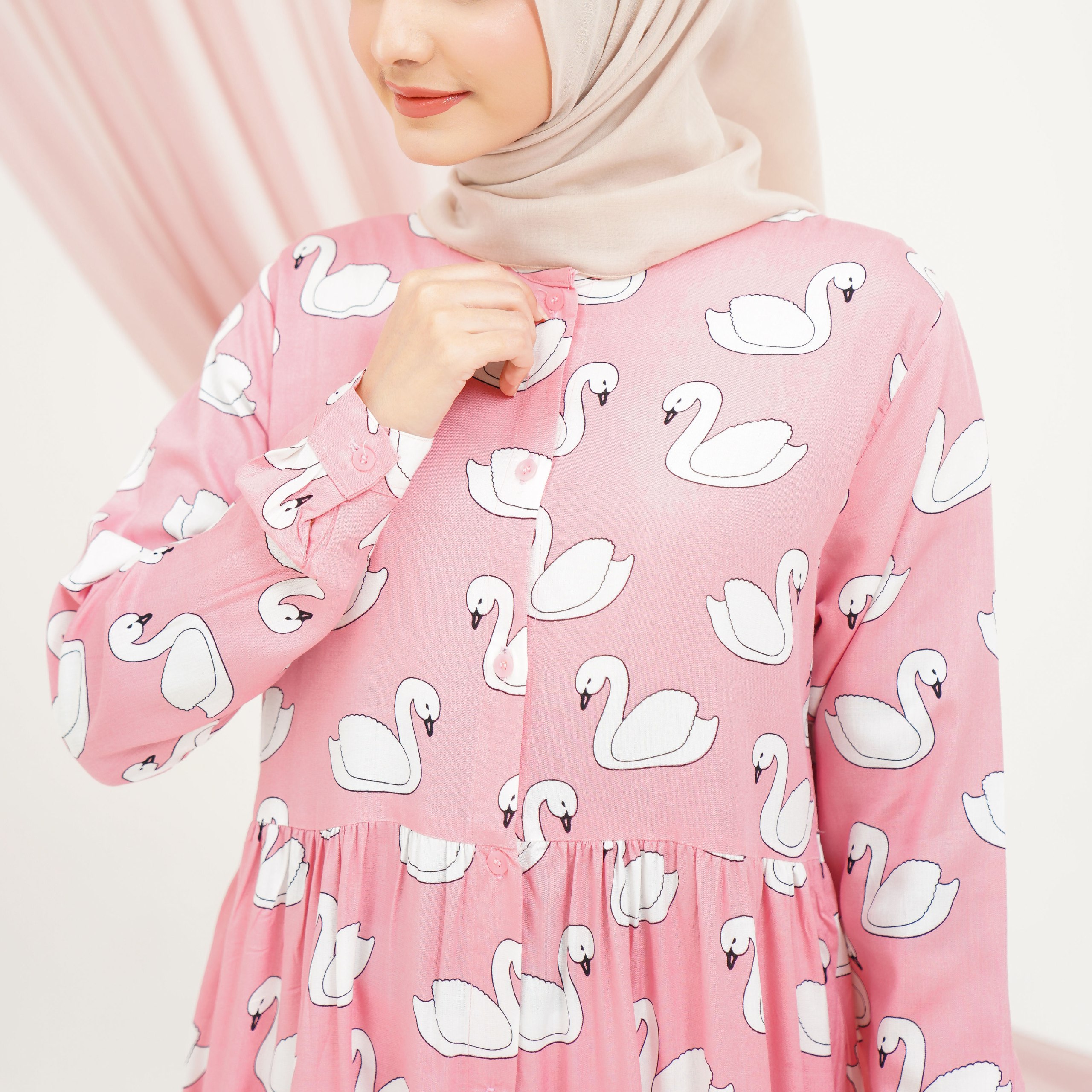 pink swan (1)