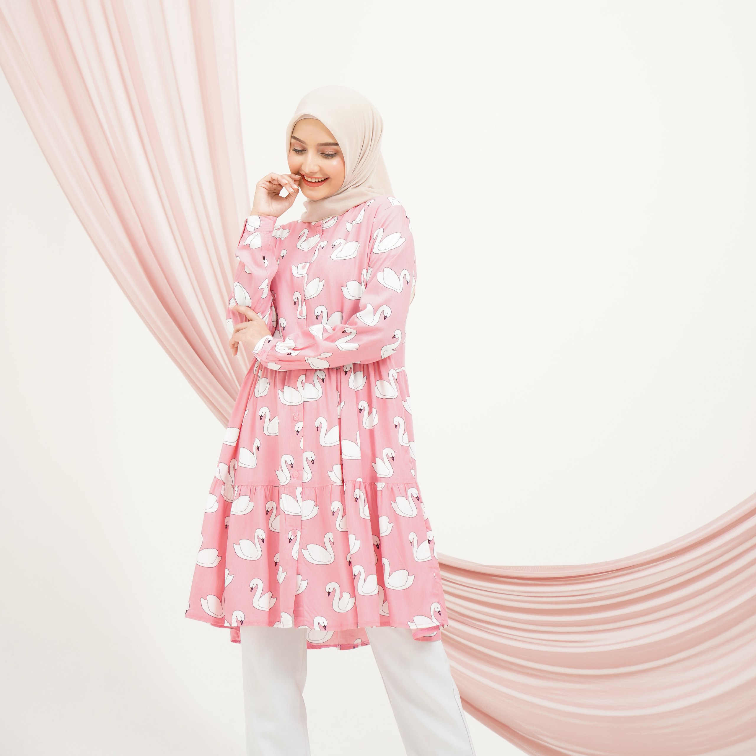 pink swan (2)