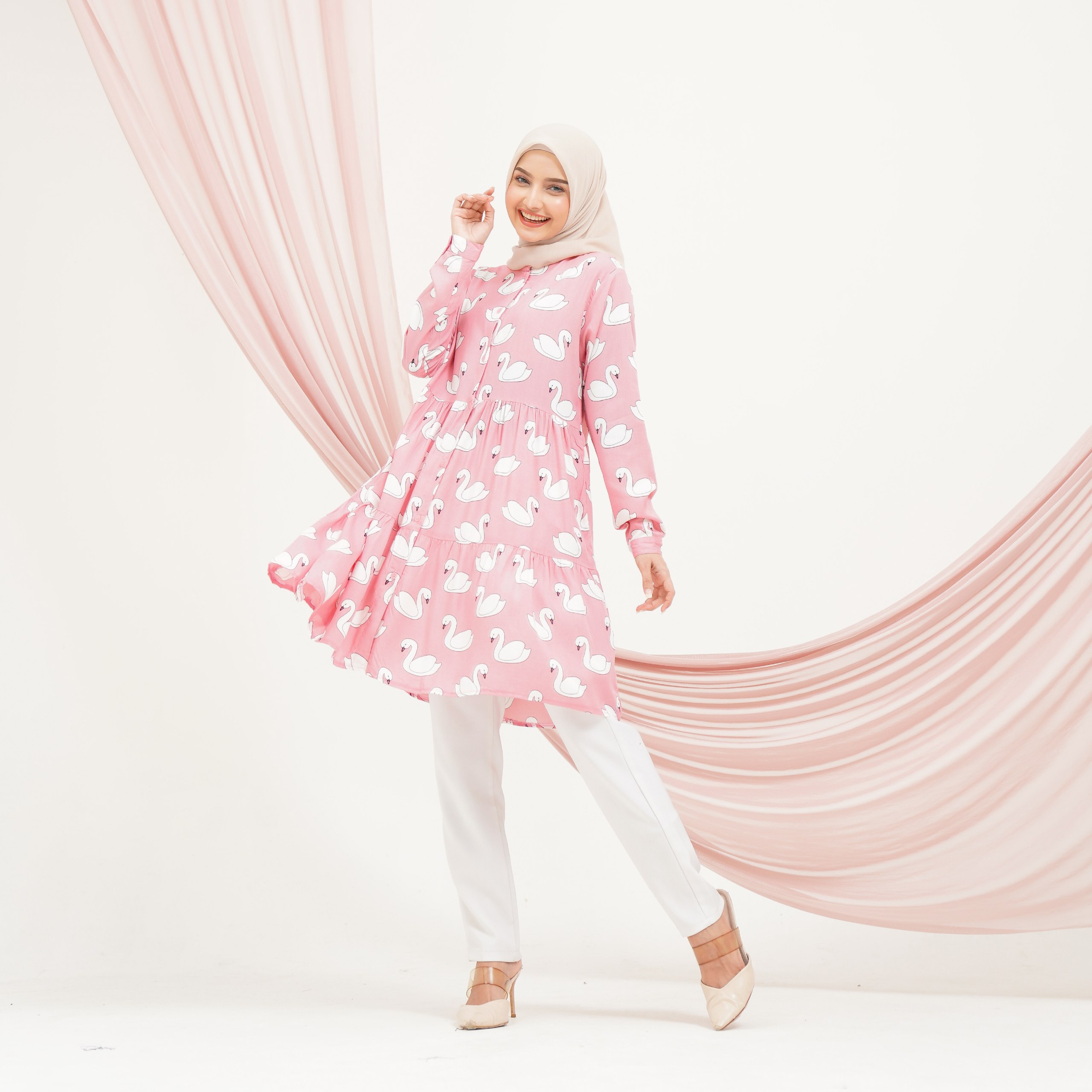 pink swan (4)