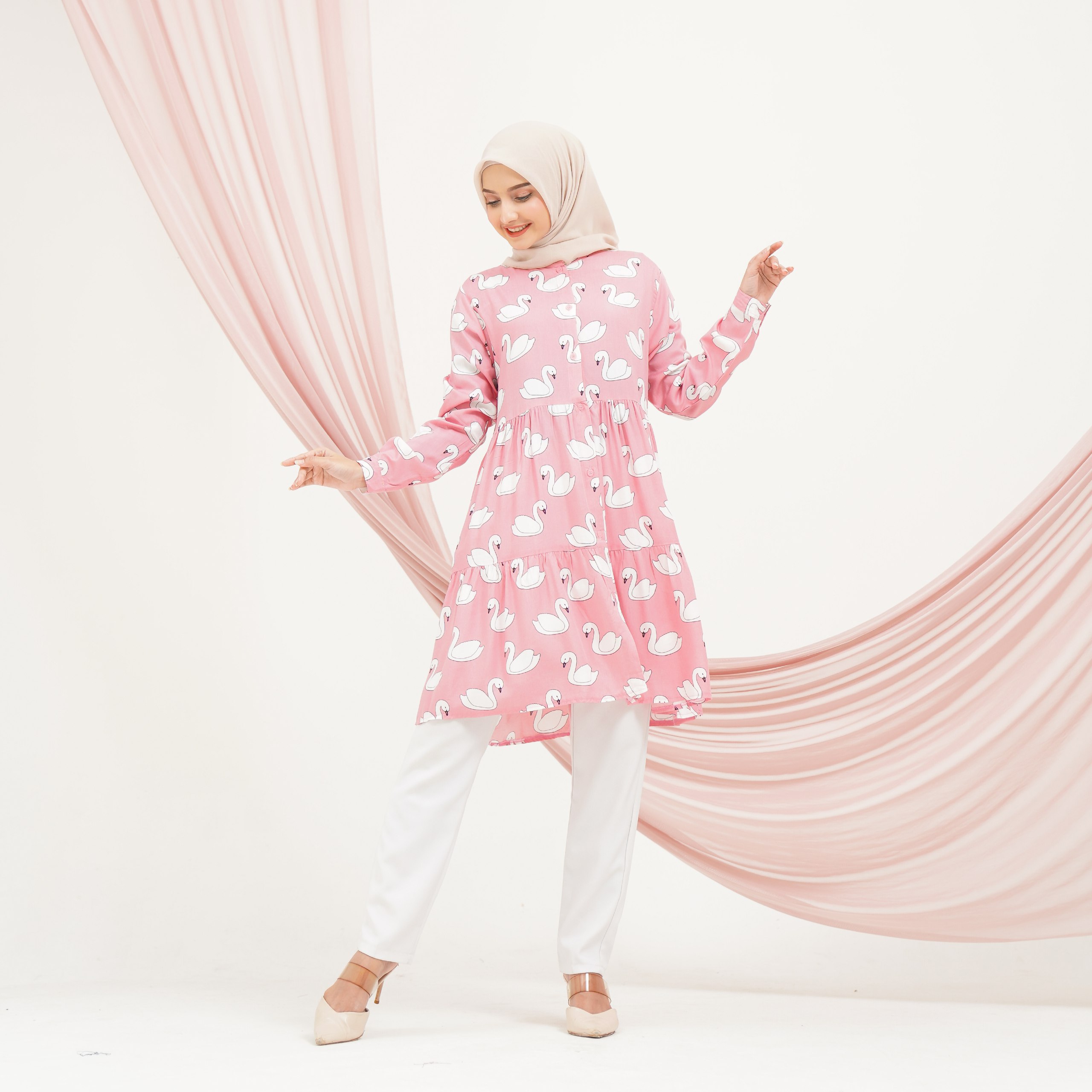 pink swan (5)